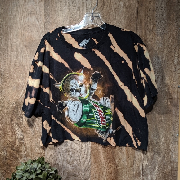 Tops - CAT MT Dew Cropped Distressed Raw T-shirt Sz XL.  Box 50